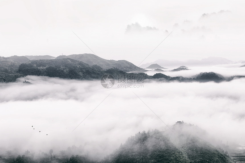 充满中国风的江南水乡雾气景色图片