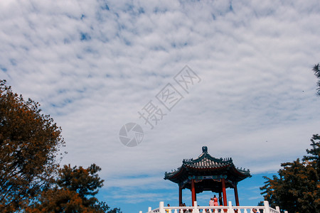 北京香山山顶的亭子图片