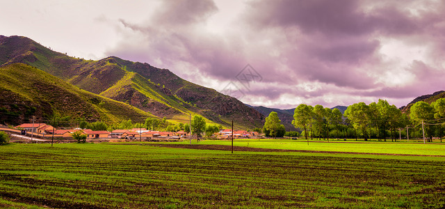 北方田地内蒙古山区乡镇背景