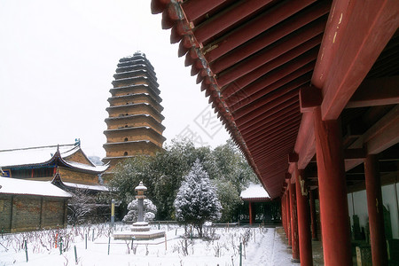 瑞雪临雪后小雁塔背景