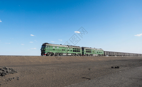 西部绿皮火车高清图片