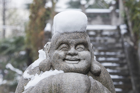 弥勒佛素材雪后的佛像背景