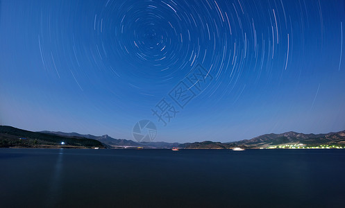 翠湖星轨图片