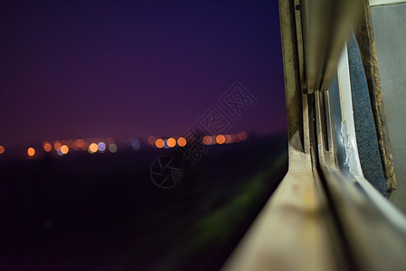火车窗外图片