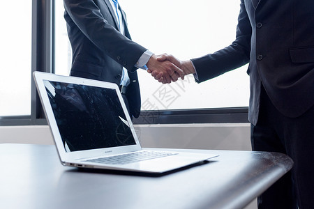 商务人士握手合作共赢背景图片