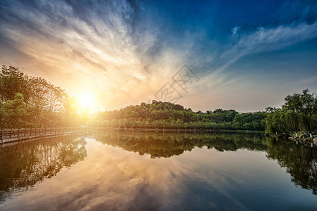 重庆秀湖公园风景蓝天白云高清图片素材
