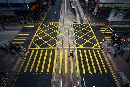 智能斑马线香港街景黄色斑马线背景