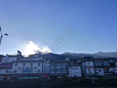 天朗气清冬天阳光下的苍山背景