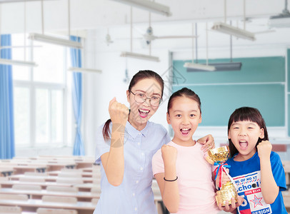 坐教室里学习的女孩教室里的老师学生设计图片