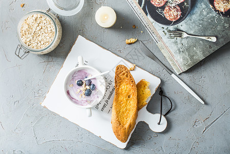 蓝莓味面包早餐燕麦酸奶背景