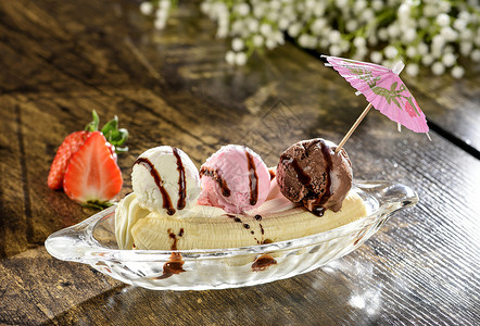草莓圣代冰淇淋背景