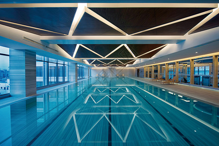 五星级酒店游泳池高清图片