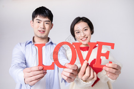 情人节手拿LOVE棚拍图片