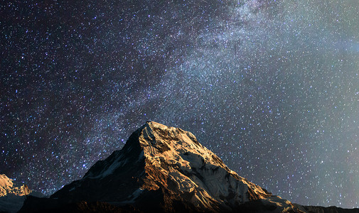 山峰星空背景背景图片