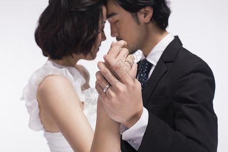 新人结婚求婚带戒指高清图片