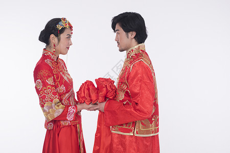 传统结婚的新郎新娘背景图片