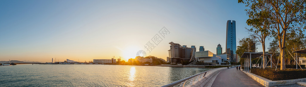 温暖的港湾温暖阳光中的港湾全景背景