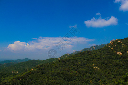 蔚蓝山脉背景图片