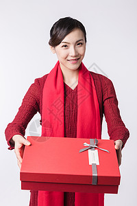 红绒服装素材新春汉服美女手递礼物背景