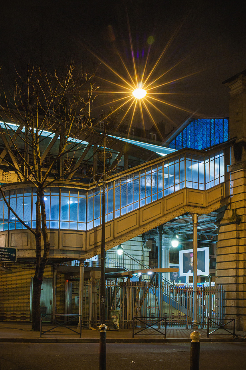 地铁站夜景图片