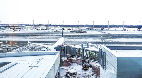 德国慕尼黑机场下雪高清图片