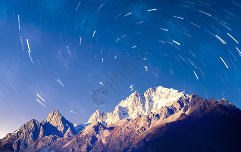 山峰星轨背景背景图片