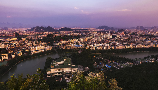 桂林老人山上看市区背景图片
