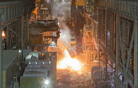 钢镚工业纪实背景