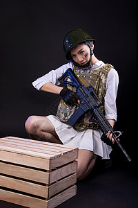 中国军装持枪吃鸡角色扮演的模特背景