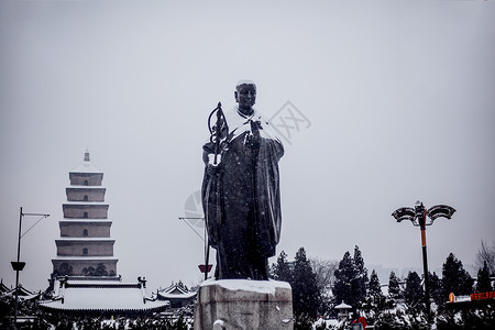 鉴真法师西安玄奘法师铜像背景