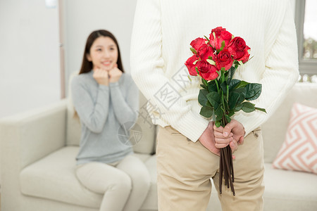 居家情侣送玫瑰花背景图片