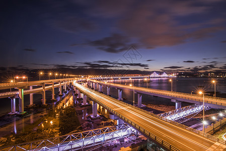 弯曲的线条星海湾大桥夜景背景