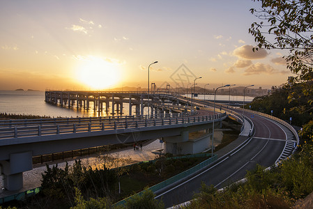 弯曲的线条星海湾大桥日落美景背景