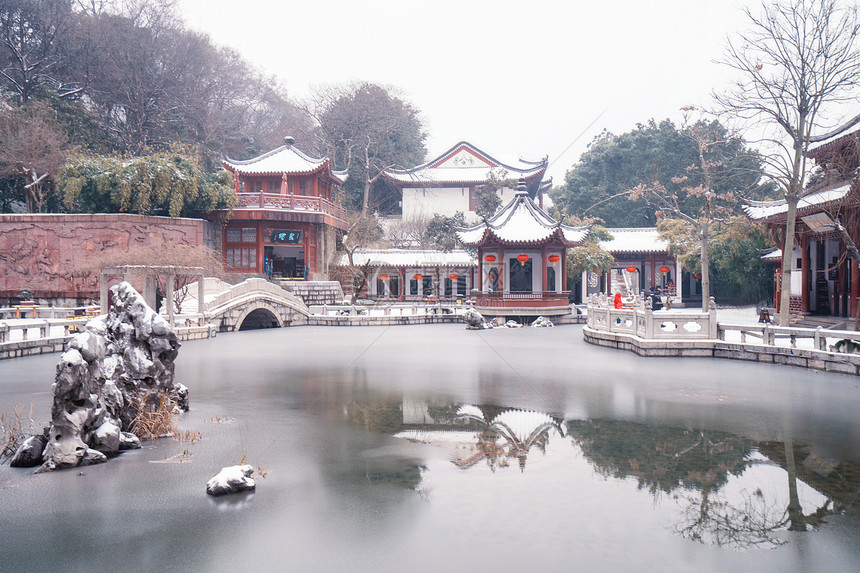 武汉黄鹤楼公园雪景图片