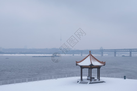大雪时节白茫茫武汉冬天江滩雪景背景