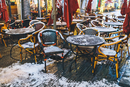 城市街道的雪景图片