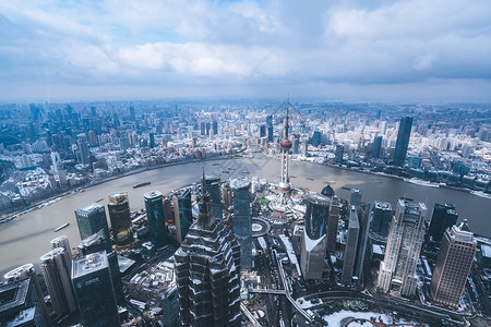 上海雨雪天气城市建筑全景高清图片