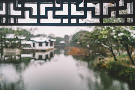 中式古典园林中的雪景背景图片