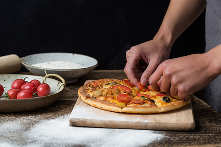 制作披萨切好的披萨高清图片