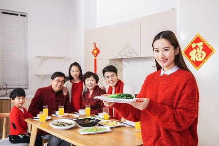 一家人新年吃年夜饭图片