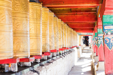 稻城奔波寺转经长廊背景