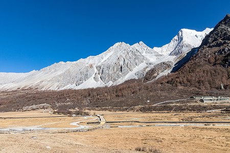 冰川泥冬天的稻城亚丁雪山背景