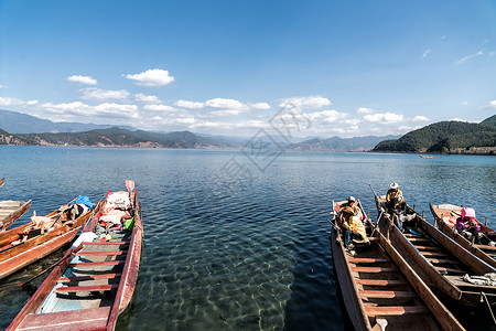 泸沽湖边的猪槽船图片