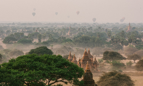 缅甸蒲甘佛塔风光背景图片