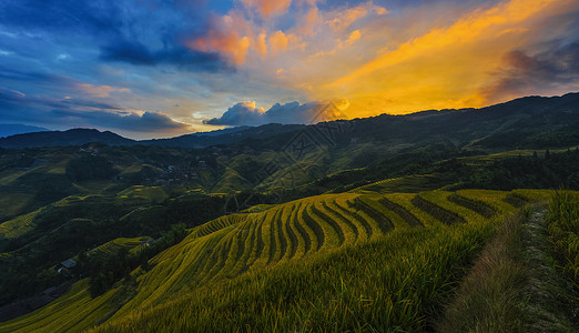 乡村大山金坑晚霞背景