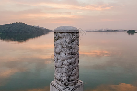 武汉东湖汉白玉石柱图片