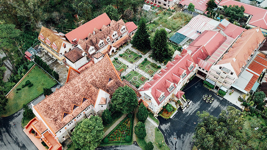 航拍越南的粉红色教堂高清图片