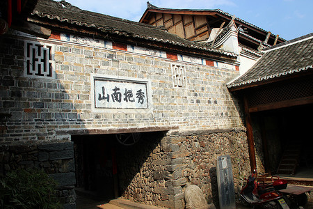 半木结构房屋贵州隆里古城背景
