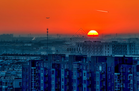 朝阳建筑城市中的日出时分背景