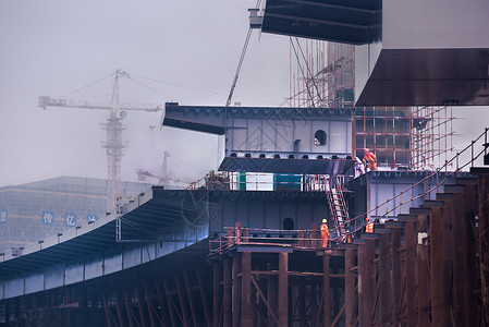 立交桥吊装公路建设高清图片